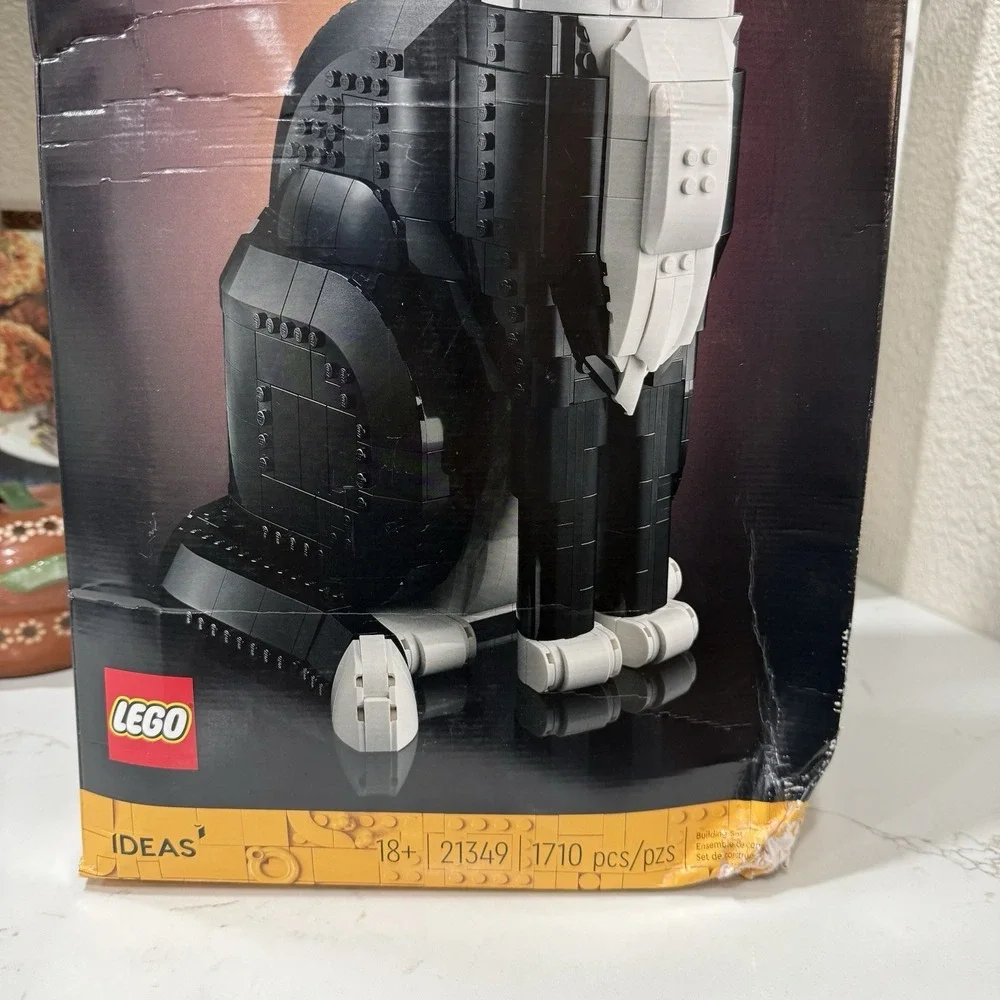 LEGO Ideas: Tuxedo Cat (21349)